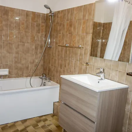 Apartamento Hameau La Madrague-8 By Interhome